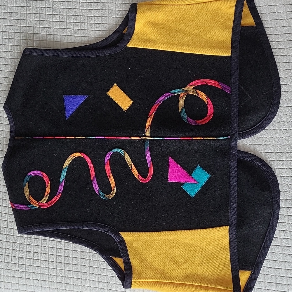 Colorful Geometric Patterned Vest - Picture 5 of 5